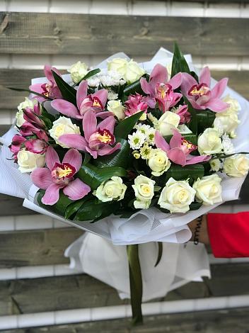 Букет цветов из: Розы и Хризантемы в Шаликово