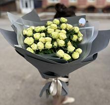 Букет Белые кустовые розы Солинеро в Шаликово