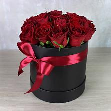 Цветочная композиция из Розы в шляпной коробке в Шаликово