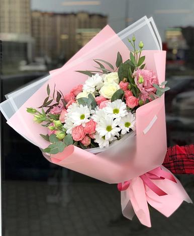 Букет цветов из: Розы, Лизиантусы и Хризантемы в Шаликово