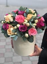Цветочная композиция из Розы в шляпной коробке в Шаликово